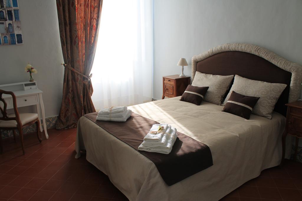 Palazzo Bianchi Domus Holidays Трани Экстерьер фото