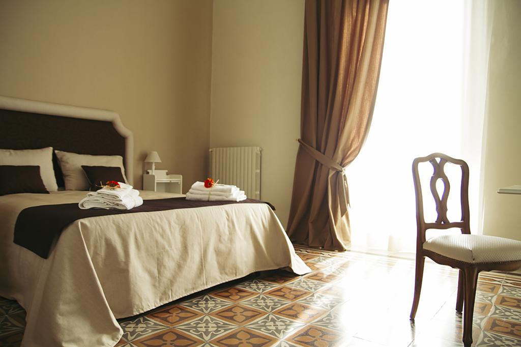 Palazzo Bianchi Domus Holidays Трани Экстерьер фото