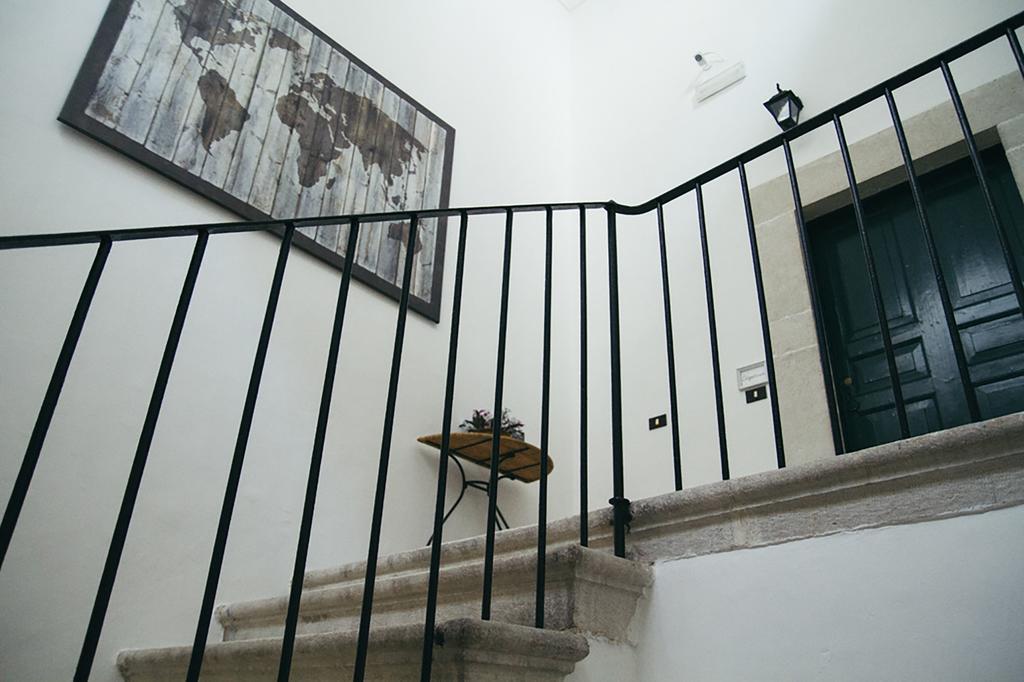 Palazzo Bianchi Domus Holidays Трани Экстерьер фото