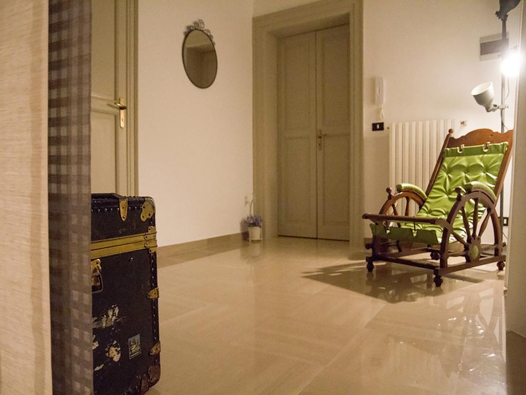 Palazzo Bianchi Domus Holidays Трани Экстерьер фото