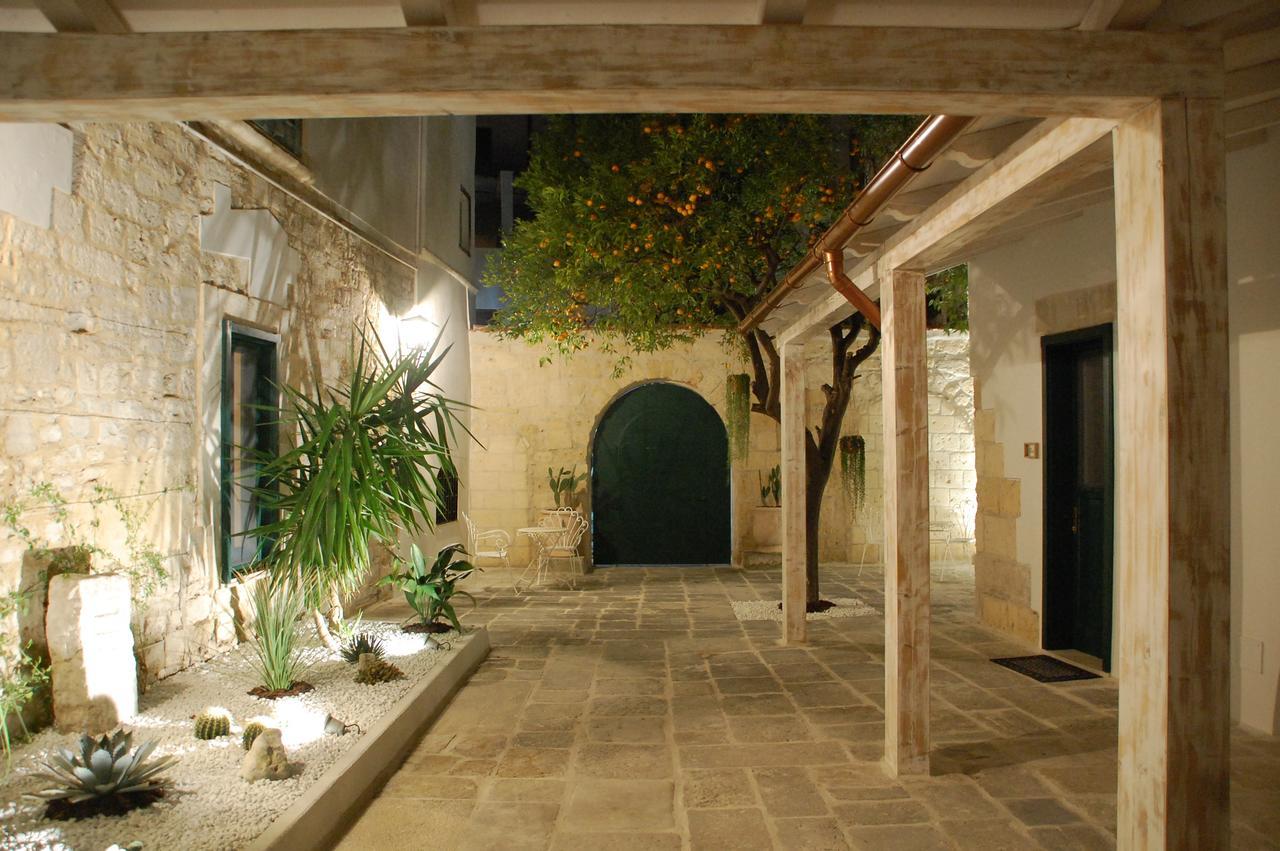 Palazzo Bianchi Domus Holidays Трани Экстерьер фото