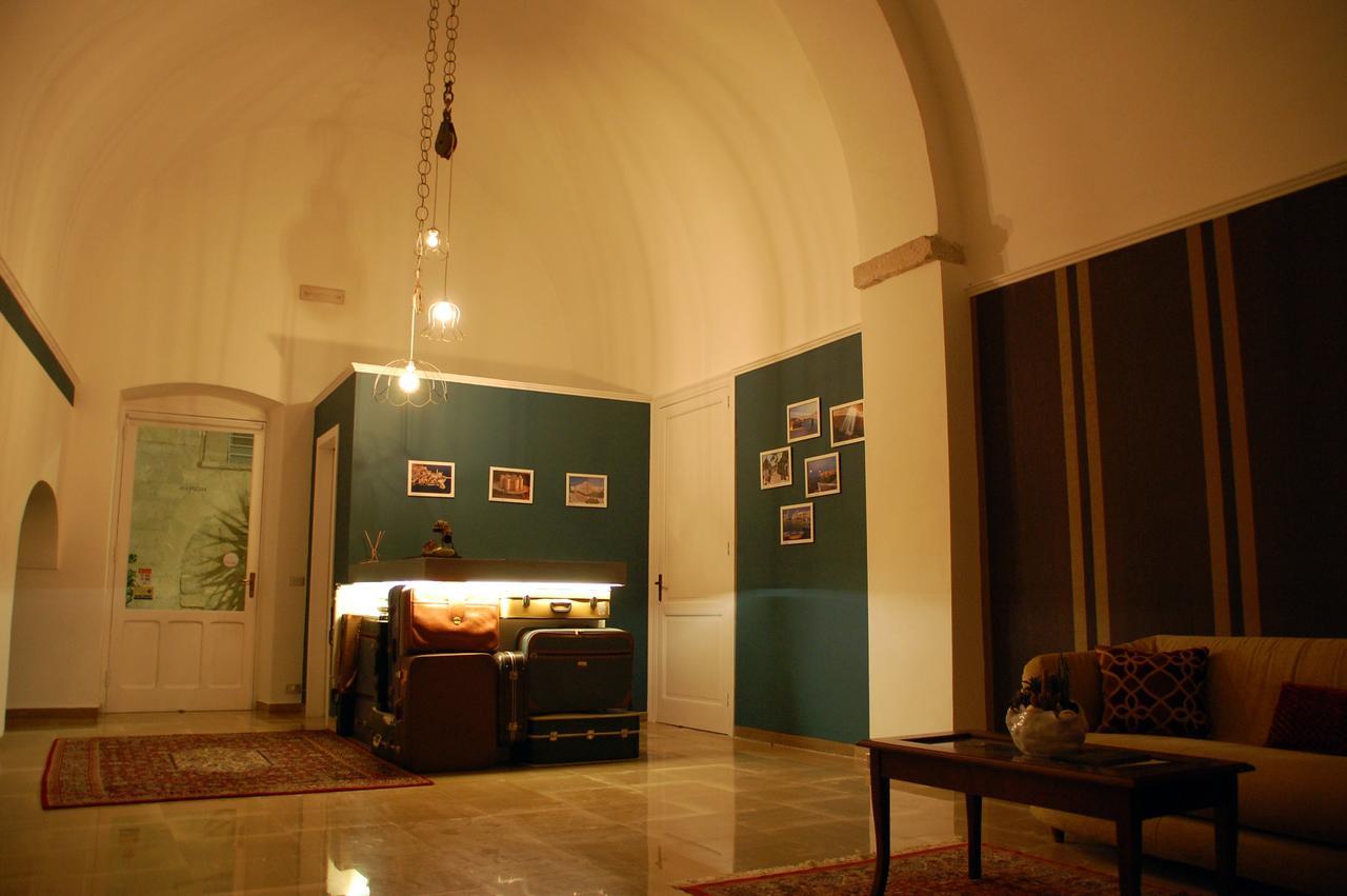Palazzo Bianchi Domus Holidays Трани Экстерьер фото