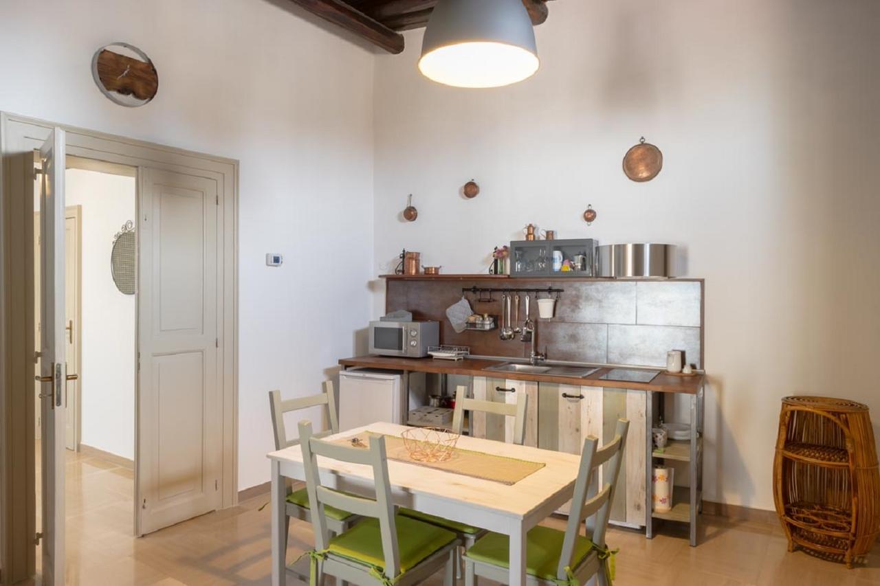 Palazzo Bianchi Domus Holidays Трани Экстерьер фото