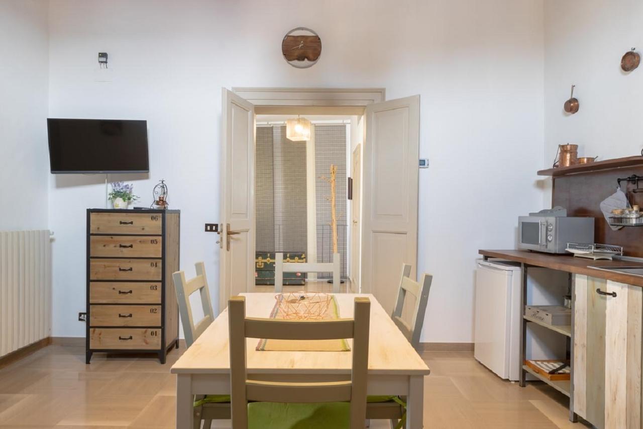 Palazzo Bianchi Domus Holidays Трани Номер фото