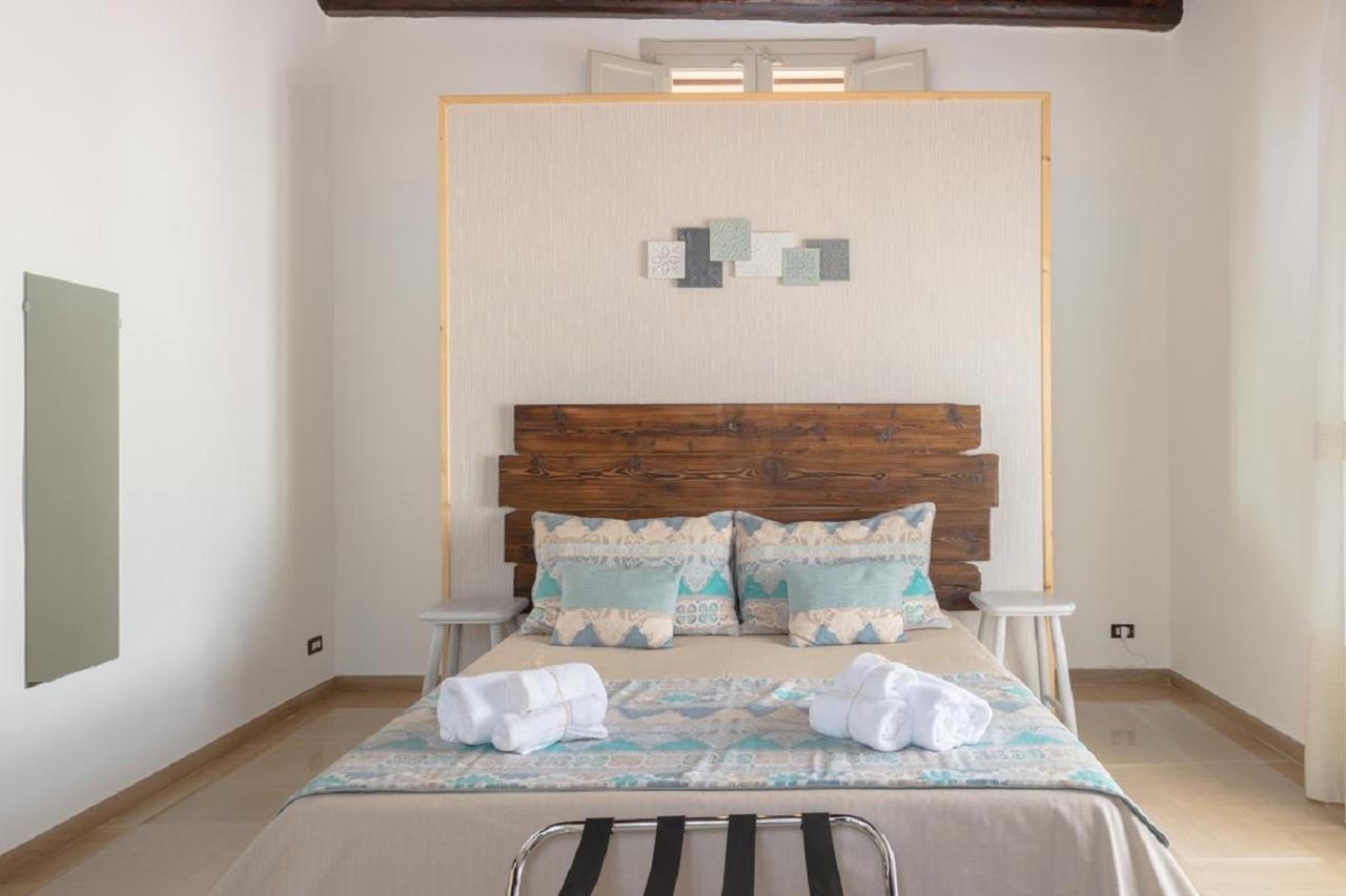 Palazzo Bianchi Domus Holidays Трани Экстерьер фото